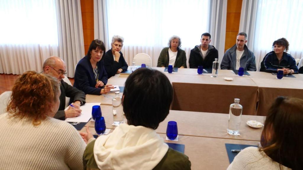 Pontón se reúne con cooperativistas de Xuxán en A Coruña y pide a Rueda que dé la cara