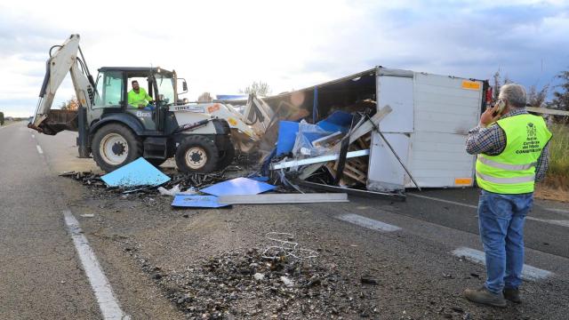 Imagen del tráiler volcado en Torquemada