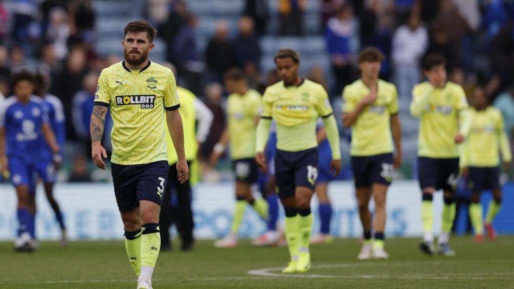 Los jugadores del Southampton, tras perder un partido.