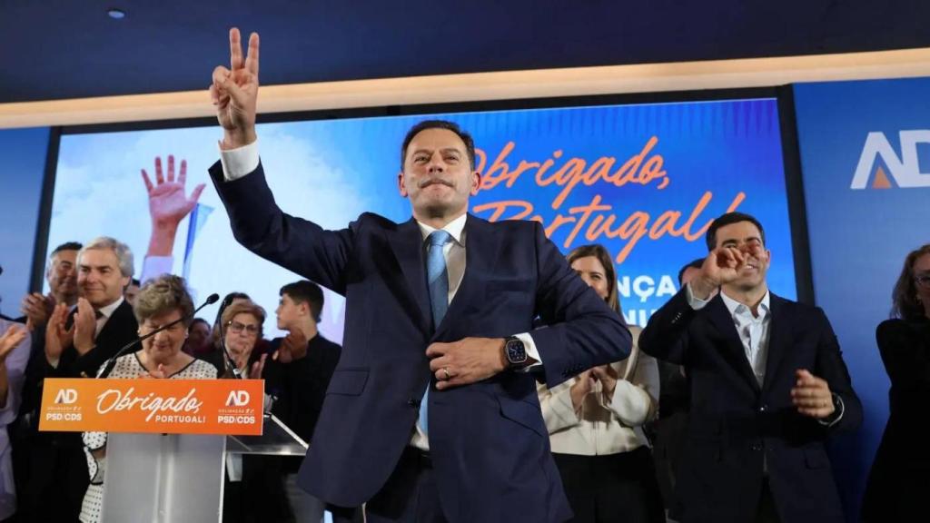 Luís Montenegro celebra el resultado de Alianza Democrática en las elecciones de Portugal.