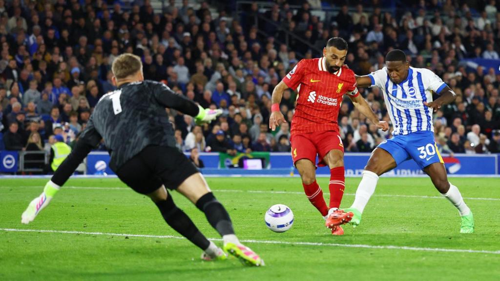 Salah perdona un gol muy claro contra el Brighton.