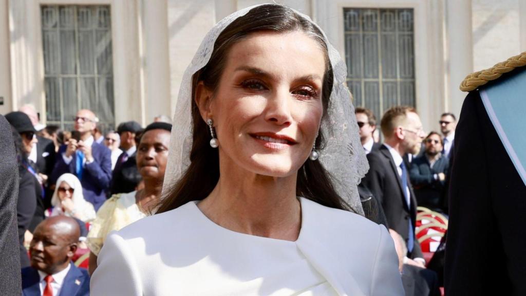 La Reina, con su mantilla de Lina Sevilla.