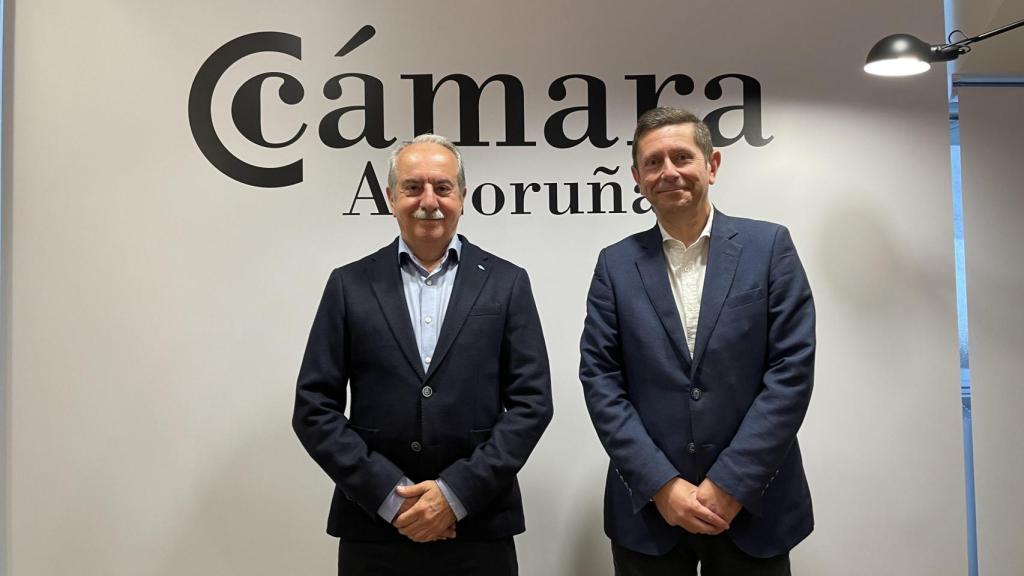 El presidente y el director general de la Cámara de Comercio de A Coruña, Antonio Couceiro y Manuel Galdo