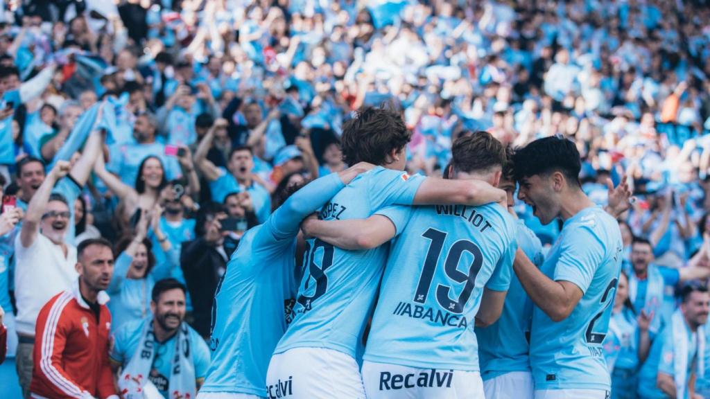 Los jugadores del Celta celebran el gol ante el Rayo Vallecano.