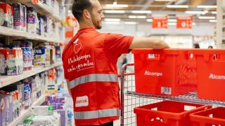 Trabajador de Alcampo.