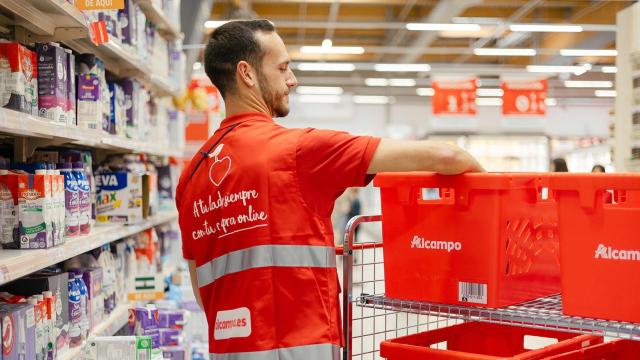 Trabajador de Alcampo.
