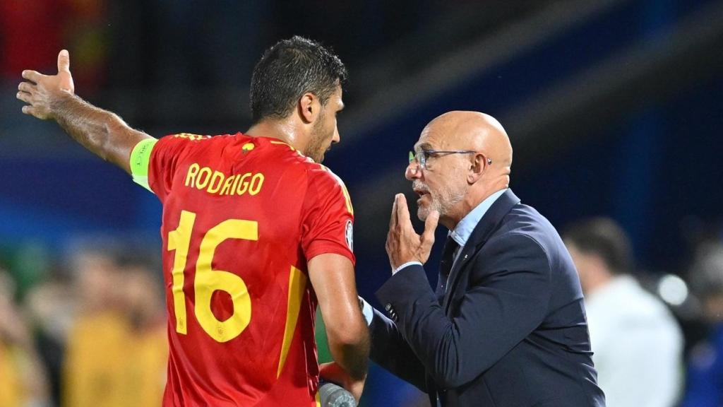 Rodri Hernández, con Luis de la Fuente