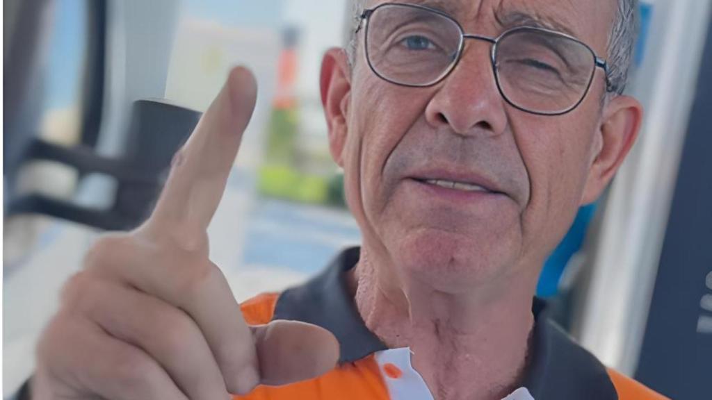 Empleado gasolinera.