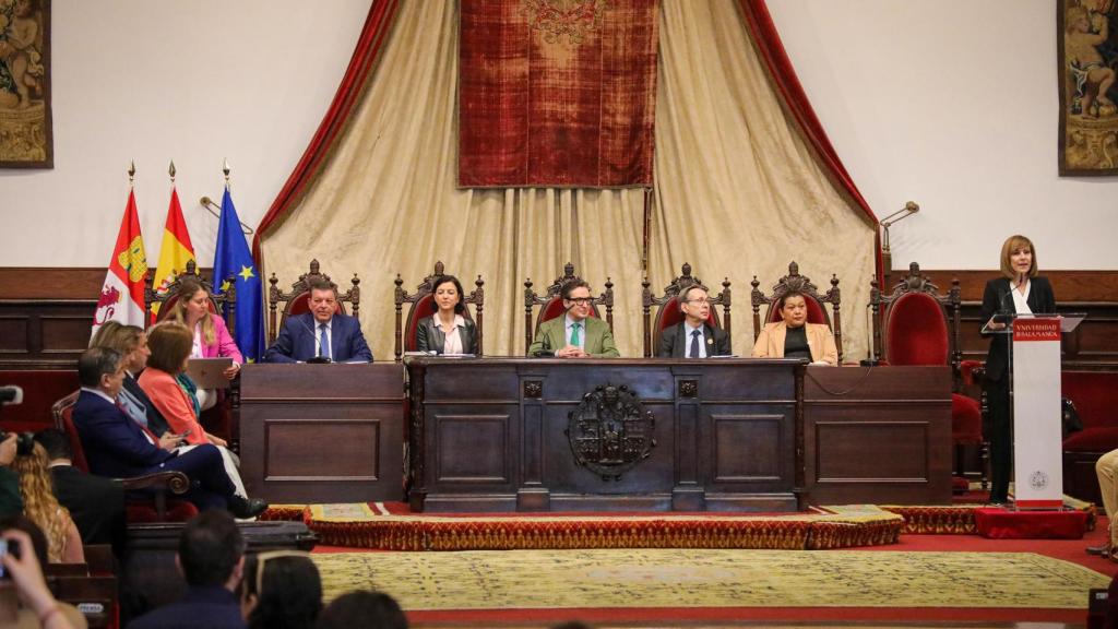 Acto inaugural del Encuentro Internacional “Todo comienza con la alimentación”, celebrado en el Paraninfo de la Universidad de Salamanca con la participación de representantes del Gobierno, el Senado, la FAO y diversas agencias de cooperación iberoamericanas.
