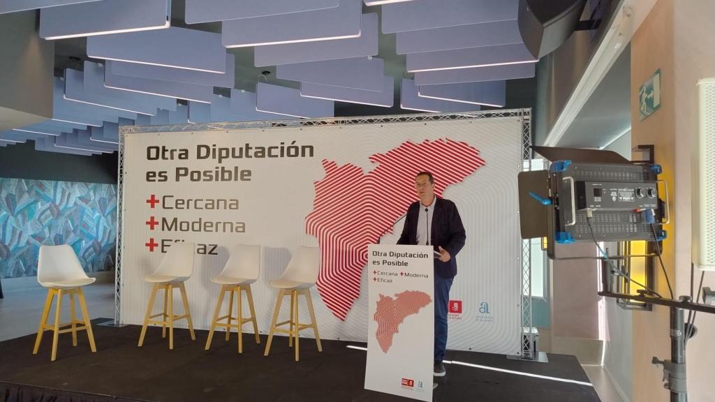 Rubén Alfaro durante su intervención en el desayuno con empresarios.