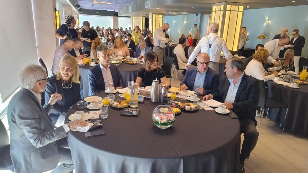 Responsables de la Cámara de Comercio y de Hidraqua.