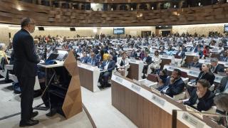 Tedros Adhanom Ghebreyesus dirigiéndose a la Asamblea Mundial de la OMS reunida en la sede de la ONU en Ginebra.