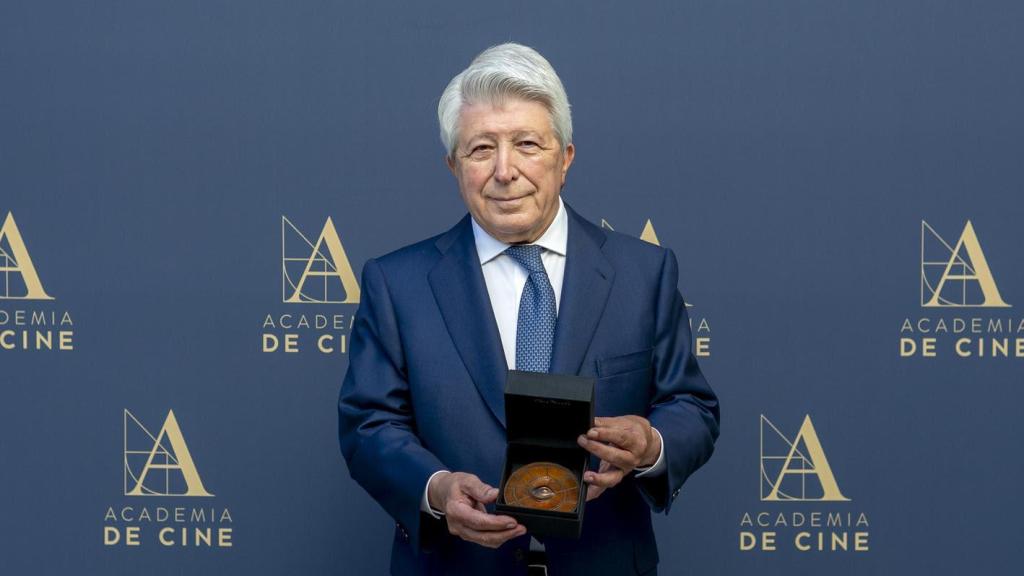 Enrique Cerezo con la Medalla de Oro. Foto: Alberto Ortega