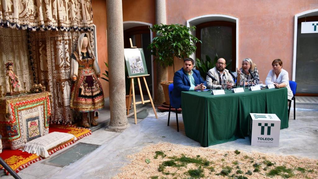 Presentación del Corpus Christi de Lagartera en el Centro Cultural San Clemente.