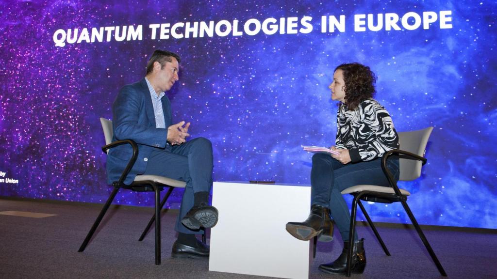 Ignacio Cirac y Noelia Hernández, periodista de DISRUPTORES, en un momento de la entrevista.