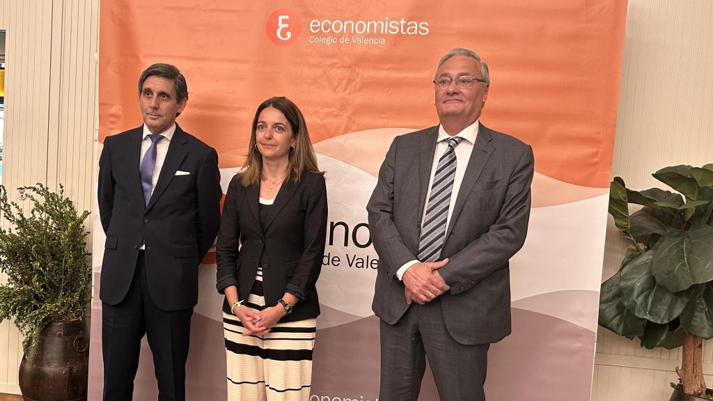 El COEV reconoce a Álvarez-Pallete como Directivo del Año 2024 por el trabajo realizado al frente de Telefónica. COEV