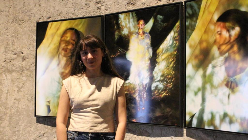 Lucía Novais con su exposición en la Fundación MOP.