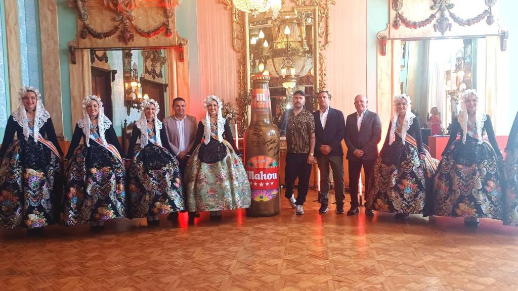 La presentación de la nueva botella Mahou Cinco Estrellas.