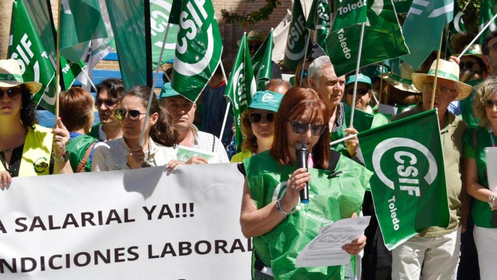 Concentración de CSIF este martes en Toledo, reclamando el fin de la política de recortes en el SESCAM.