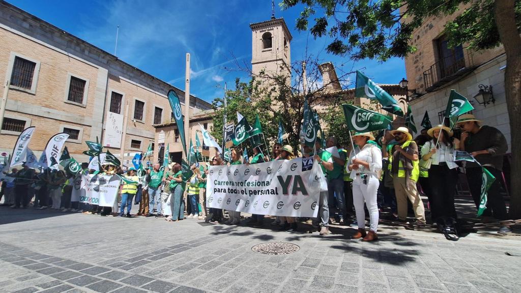La protesta se ha llevado a cabo a las puertas de la Delegación del Gobierno en Castilla-La Mancha.