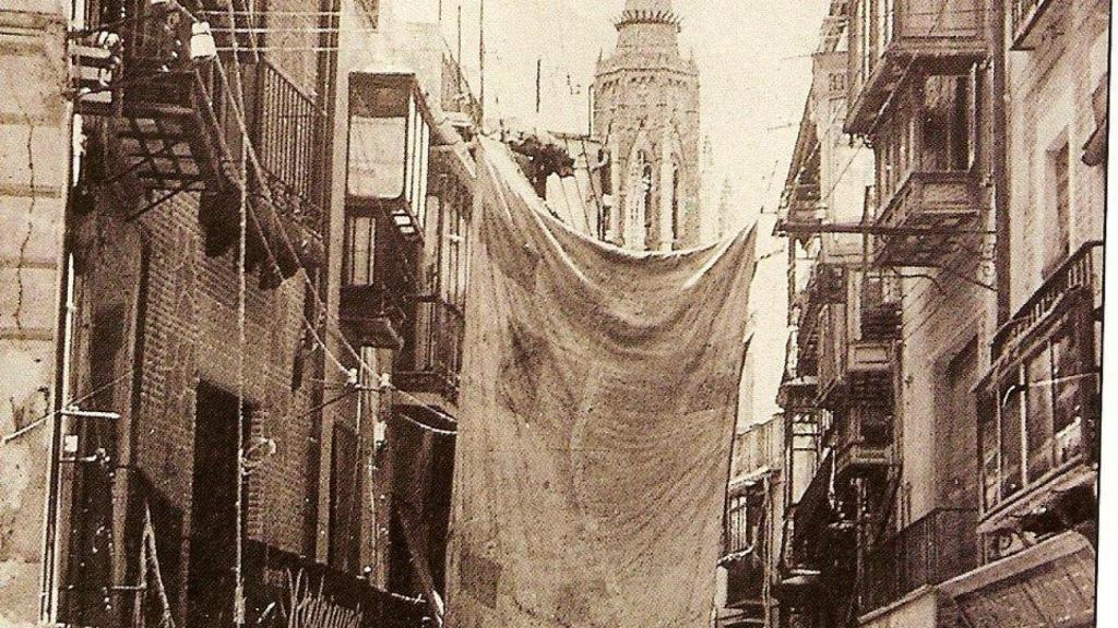 Colocación de los toldos del Corpus a principios del siglo XX.