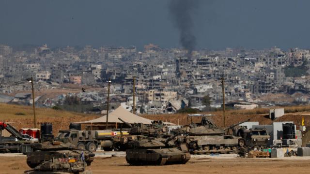 Tanques israelíes cerca de la frontera con Gaza este martes.