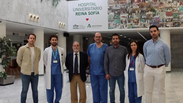 Equipo dirigido por el dirigido por el Dr. Javier Briceño, jefe de Servicio de Cirugía General y del Aparato Digestivo y responsable de los programas de trasplante de hígado y páncreas en el Hospital Universitario Reina Sofía de Córdoba.