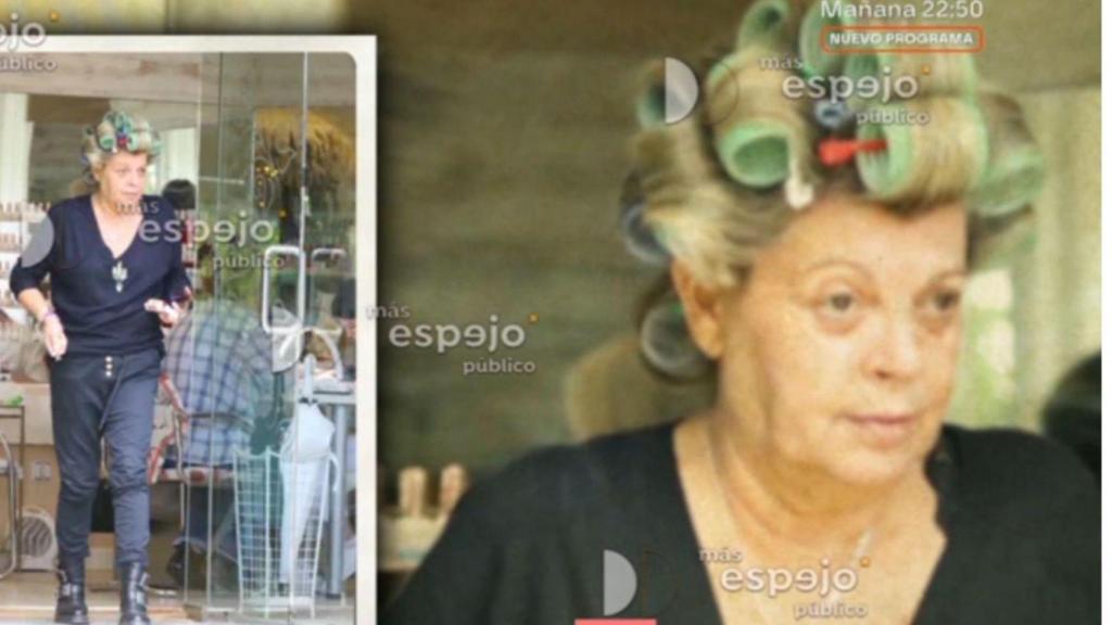 Terelu saliendo de una peluquería.