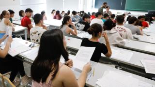 Estudiantes se examinan durante el primer día de las pruebas de la Evaluación del Bachillerato para el Acceso a la Universidad, imagen de archivo. Europa Press / Edu Botella