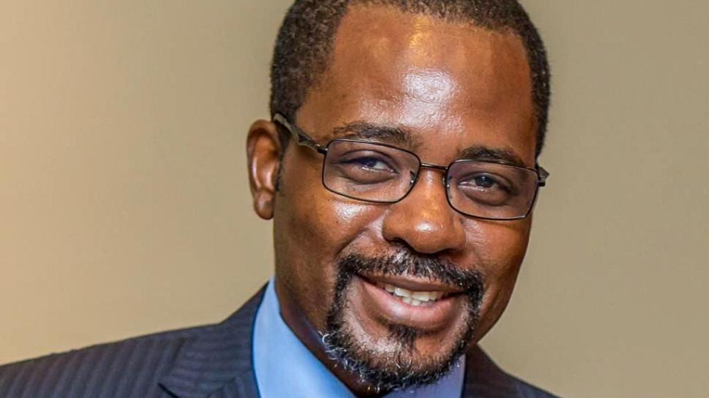 Gabriel es el hijo mayor de Celestina Lima. Está enemistado con Teddy.