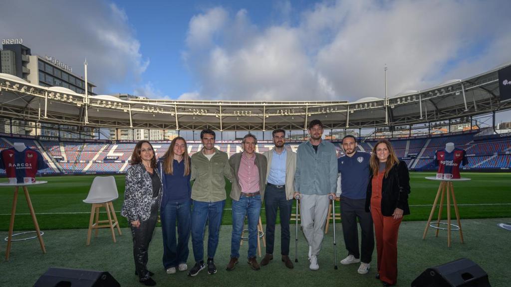 Presentación de la campaña 'Sentir la camiseta' en el Estadio del Levante UD.