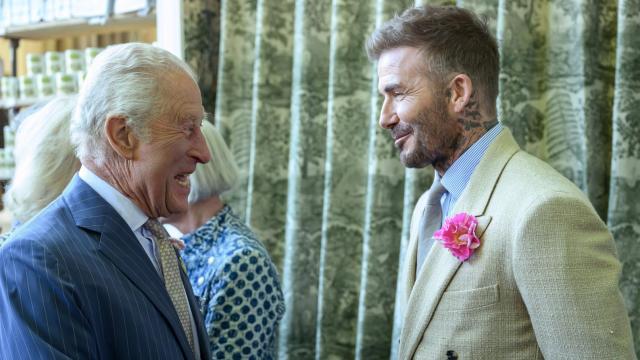 El rey Carlos III de Inglaterra y David Beckham, en Londres este pasado 19 de mayo.