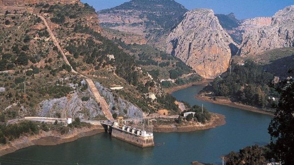 Central hidráulica de Tajo de la Encantada (Málaga), en una foto de archivo.