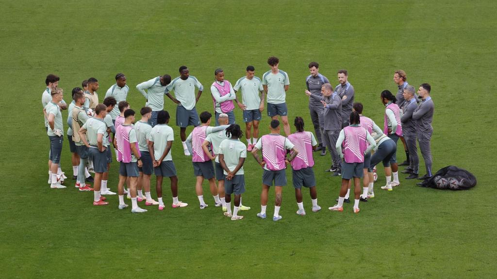Los futbolistas del Tottenham, en el entrenamiento previo a la final de la Europa League.