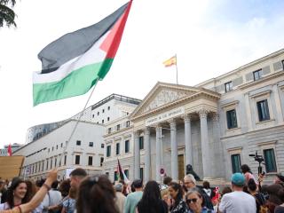 Concentración propalestina frente al Congreso de los Diputados, este martes.