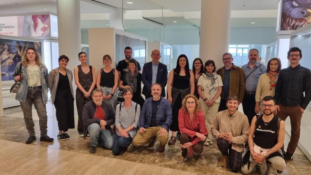 El director general de Cultura, Anxo M. Lorenzo, recibe a una veintena de autores que participarán en la residencia literaria de la Isla de San Simón