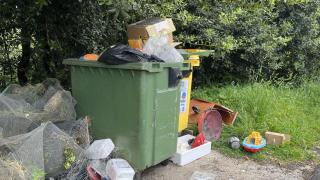 Estado del contenedor tras el vertido.