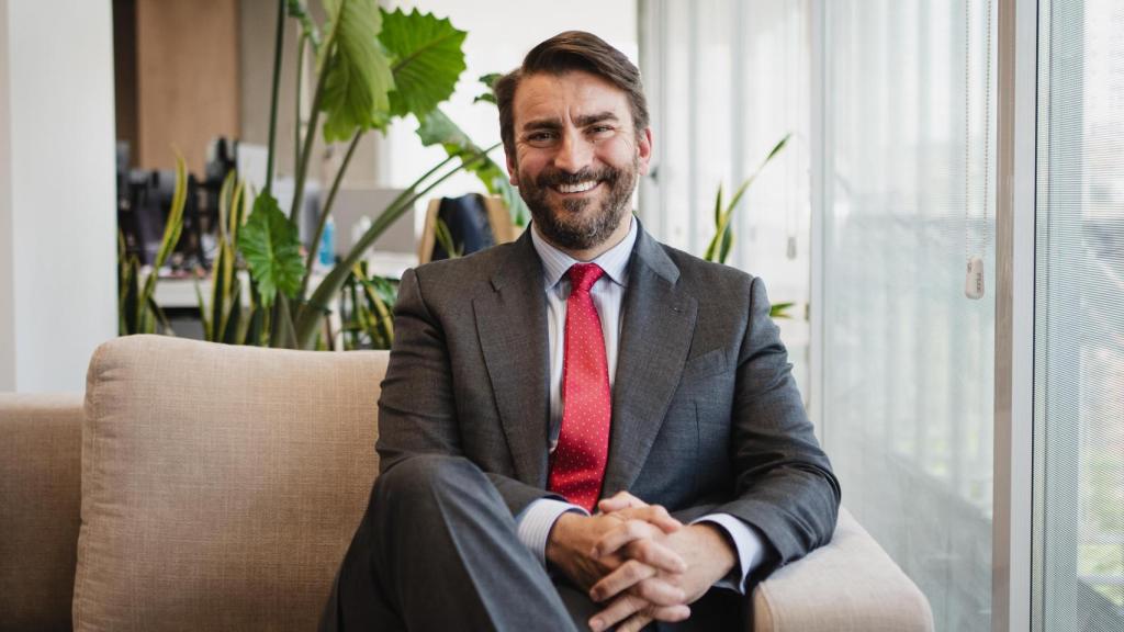 Pablo de Ramón-Laca en la sede de Cesce.