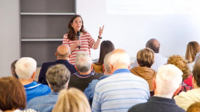 Los vecinos de O Birloque proponen mejorar las frecuencias del bus urbano de A Coruña