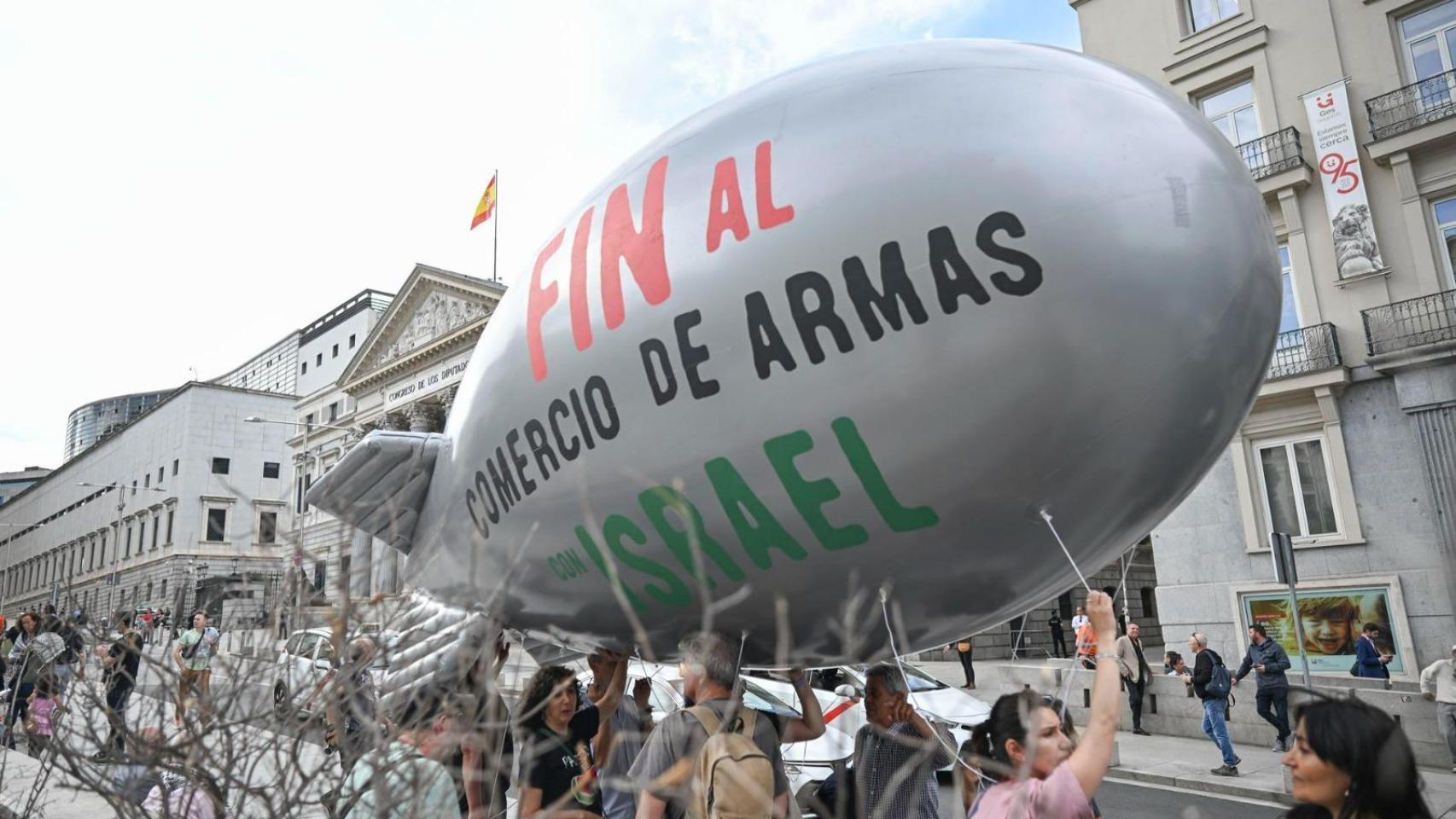 Concentración para pedir el fin del comercio de armas con Israel, este martes frente al Congreso.
