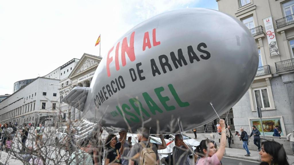 Concentración para pedir el fin del comercio de armas con Israel, este martes frente al Congreso.