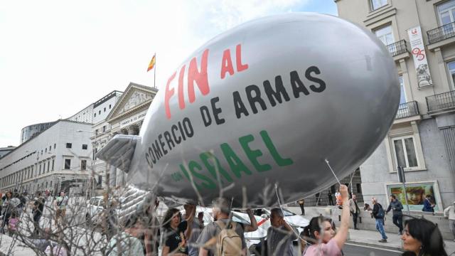Concentración para pedir el fin del comercio de armas con Israel, este martes frente al Congreso.
