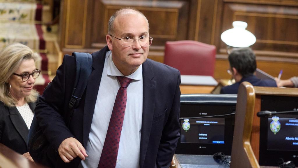 El portavoz del PP en el Congreso, Miguel Tellado, a su salida del pleno del Congreso, este martes.