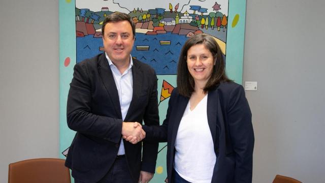 El presidente de la Diputación de A Coruña, Valentín González Formoso, y la presidenta de la Cámara de Comercio de Santiago, María Pais.