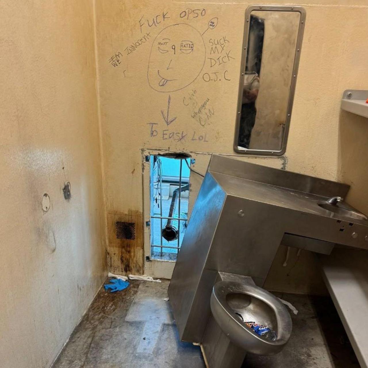 Por este agujero escaparon los 10 reclusos