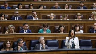 La ministra de Defensa, Margarita Robles, interviene durante la sesión de control al Gobierno que este miércoles celebra el Congreso.