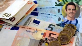 Montaje de Uri Vyce junto a billetes y monedas.