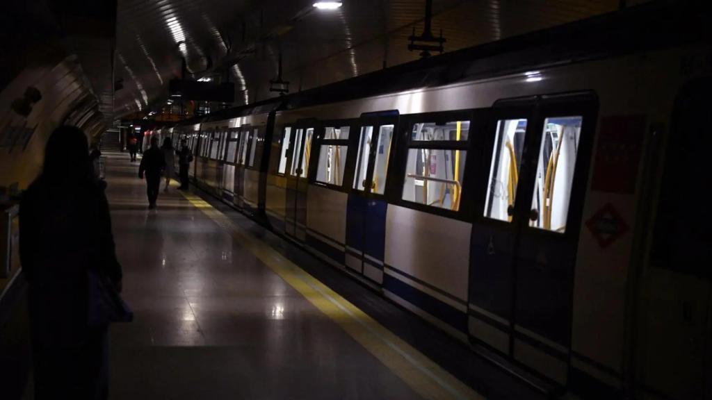 El Metro de Madrid durante un apagón.