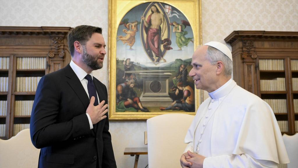 El papa León XIV recibe al vicepresidente de Estados Unidos, JD Vance, en El Vaticano.