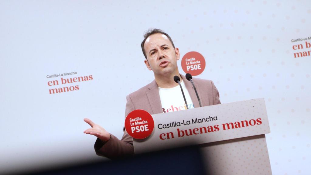 Sergio García-Navas durante una rueda de prensa ofrecida en la sede del PSOE de Castilla-La Mancha.